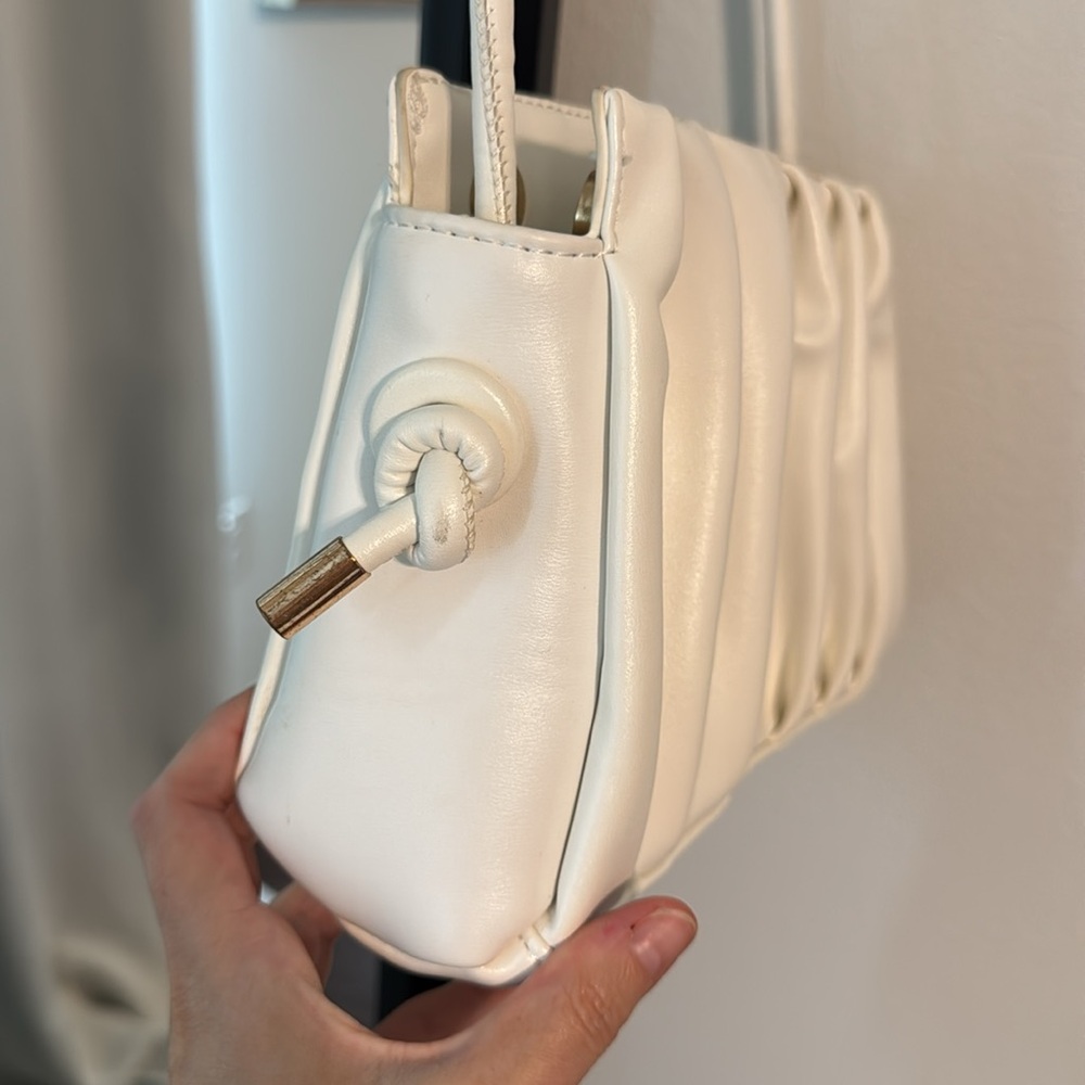 Elegant White Shoulder Bag - Picture 3 of 6